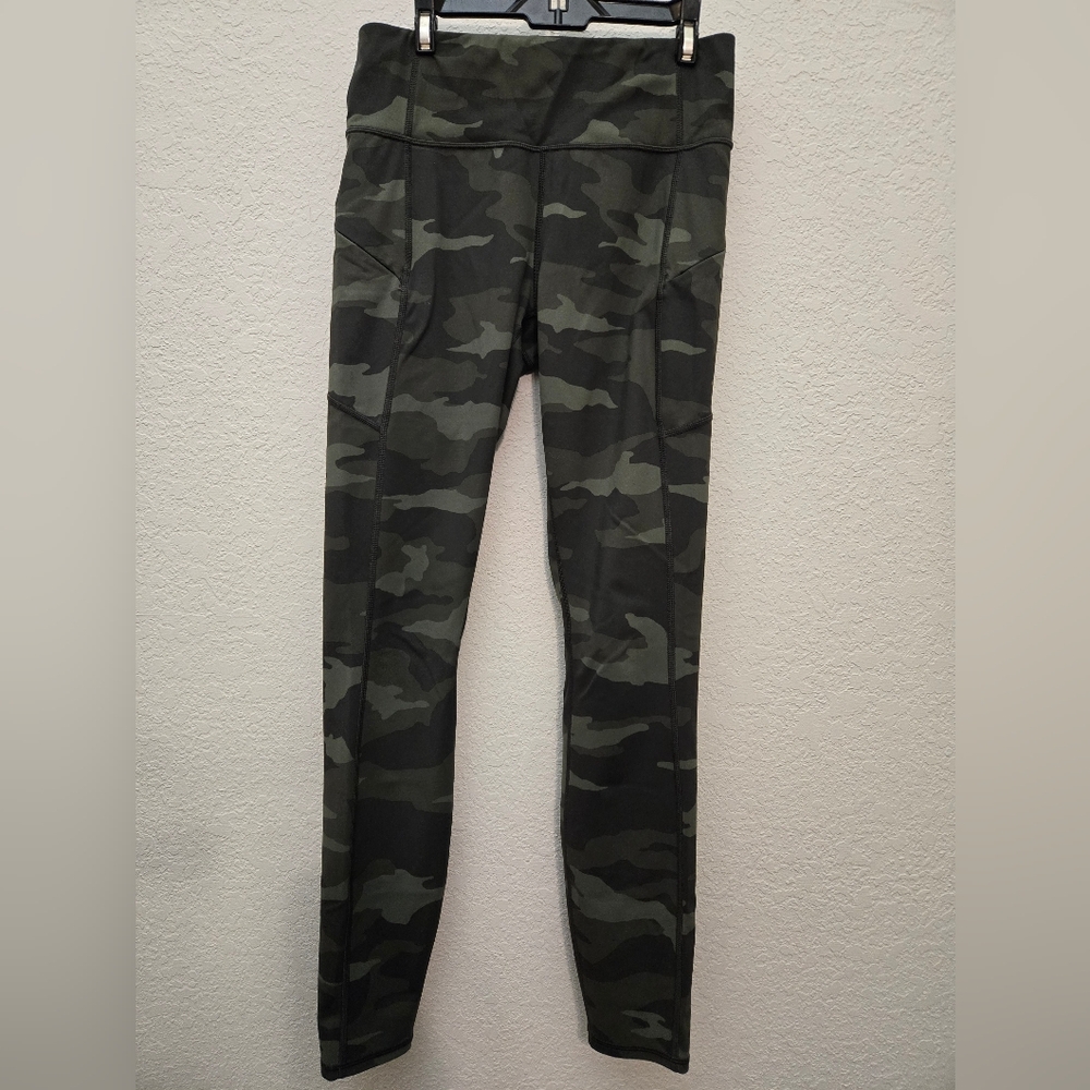 Athleta Green Camo Contender 7/8 Tight - Small TALL